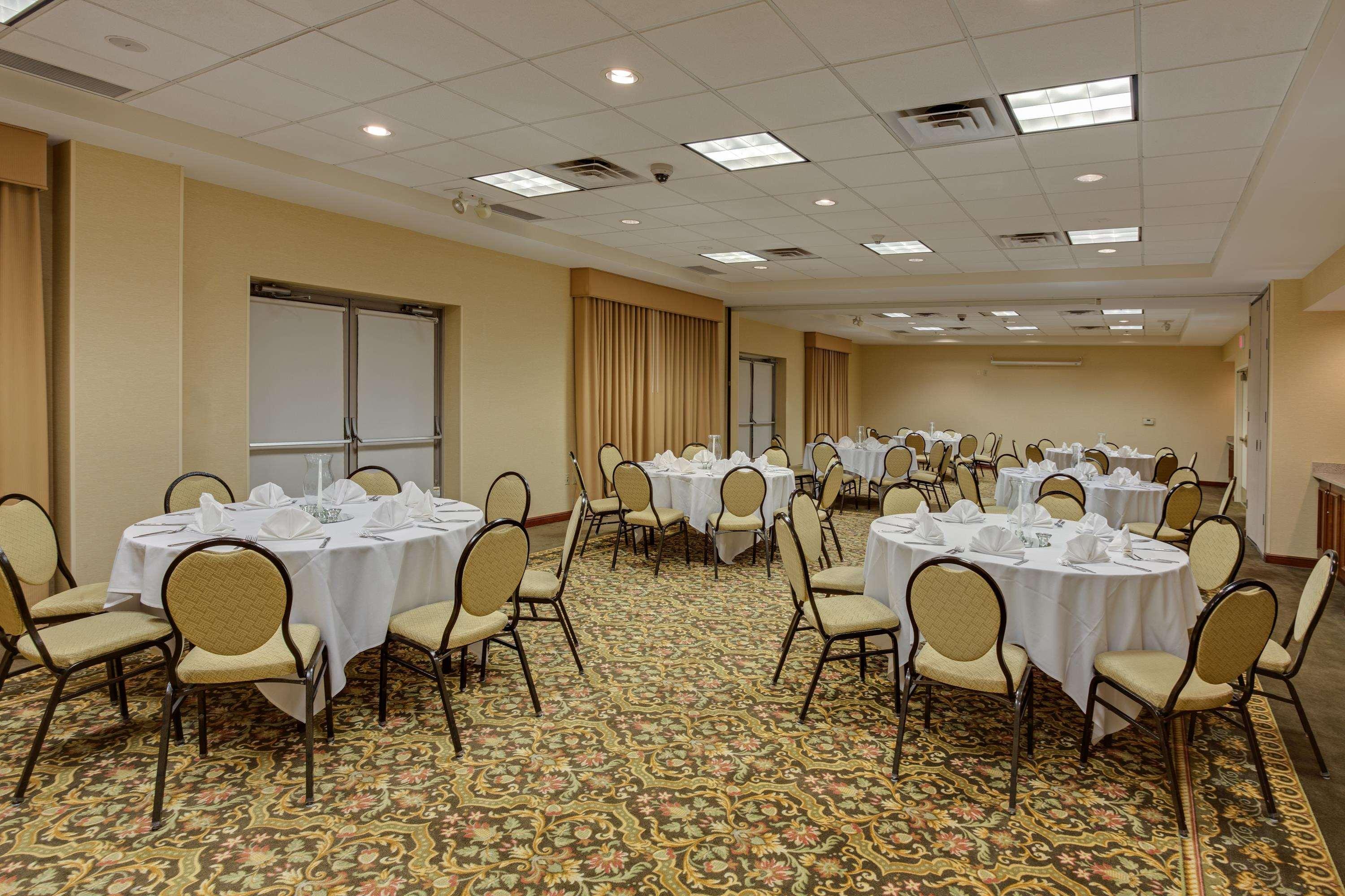 Hilton Garden Inn Cleveland Airport Fairview Park Ngoại thất bức ảnh