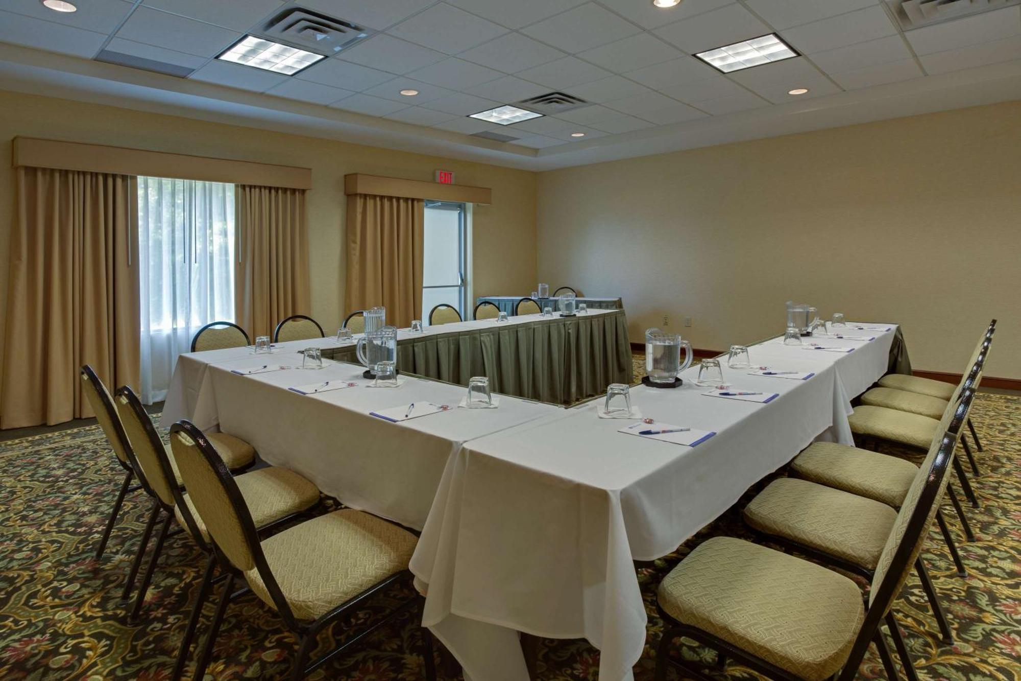 Hilton Garden Inn Cleveland Airport Fairview Park Ngoại thất bức ảnh
